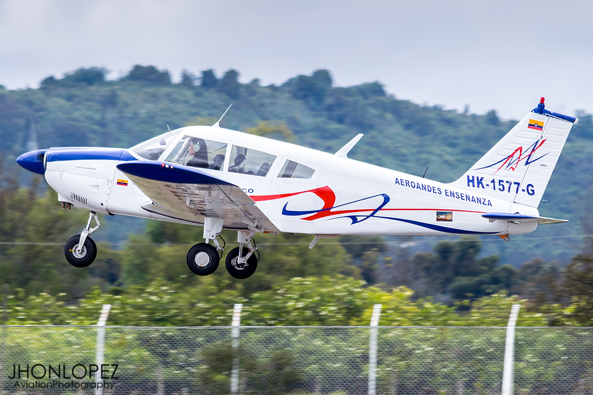 Avión PA - 28 - 180