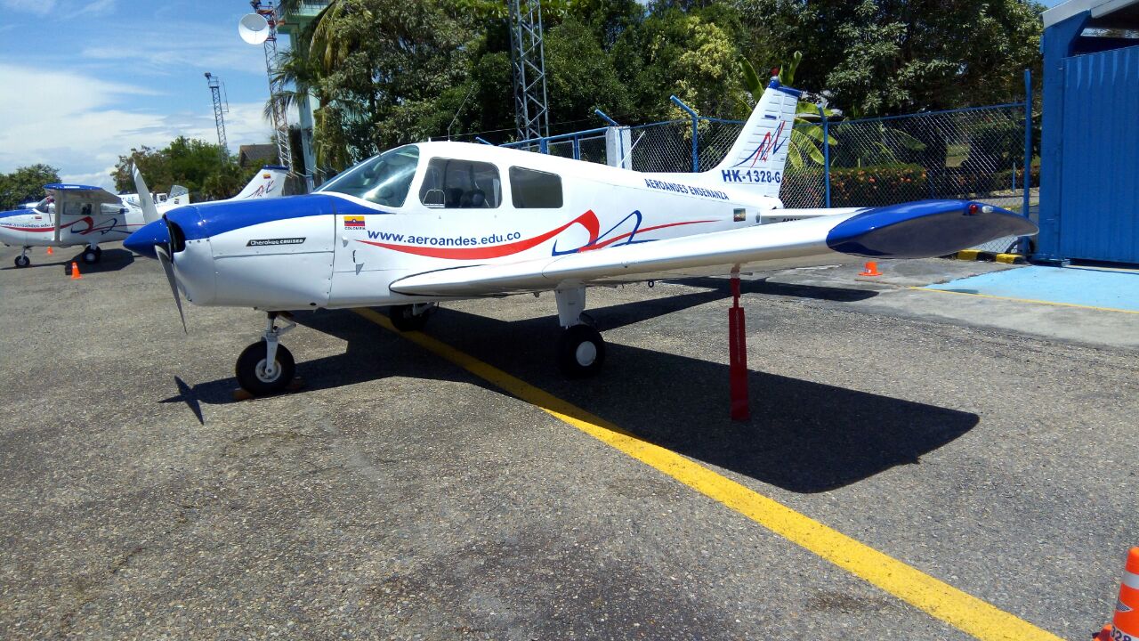 Avión PA - 28 - 140